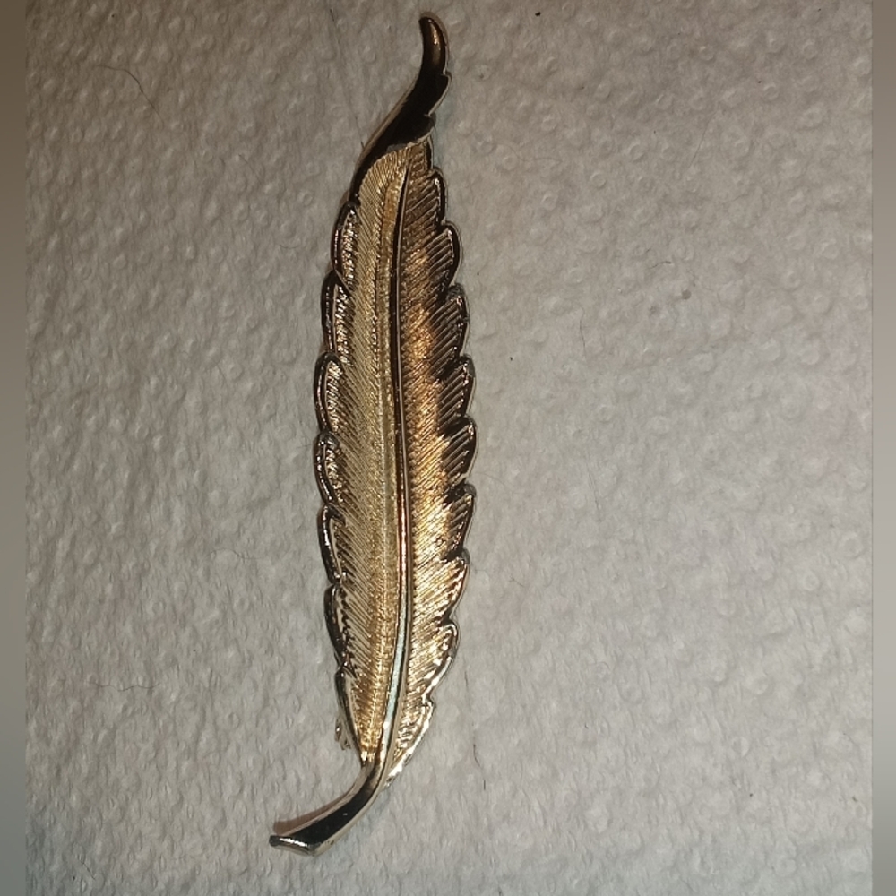 Coro Gold-Toned Leaf Brooch